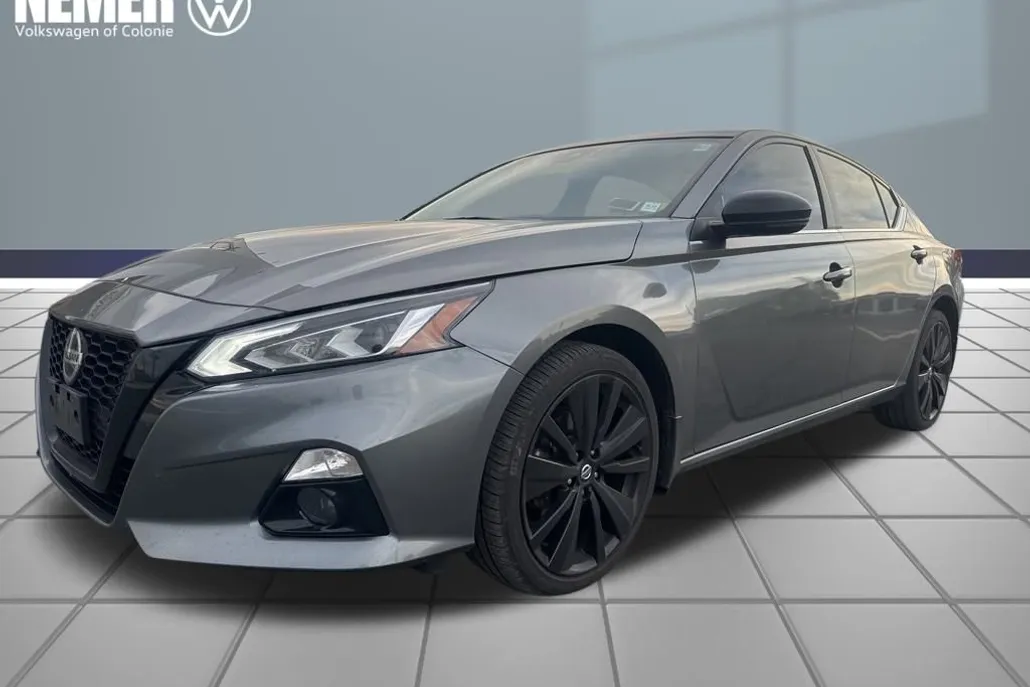 2022 Nissan Altima 2.5 SR photo 1