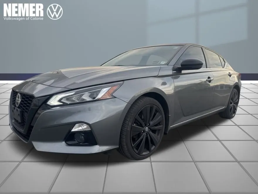 2022 Nissan Altima 2.5 SR photo 1