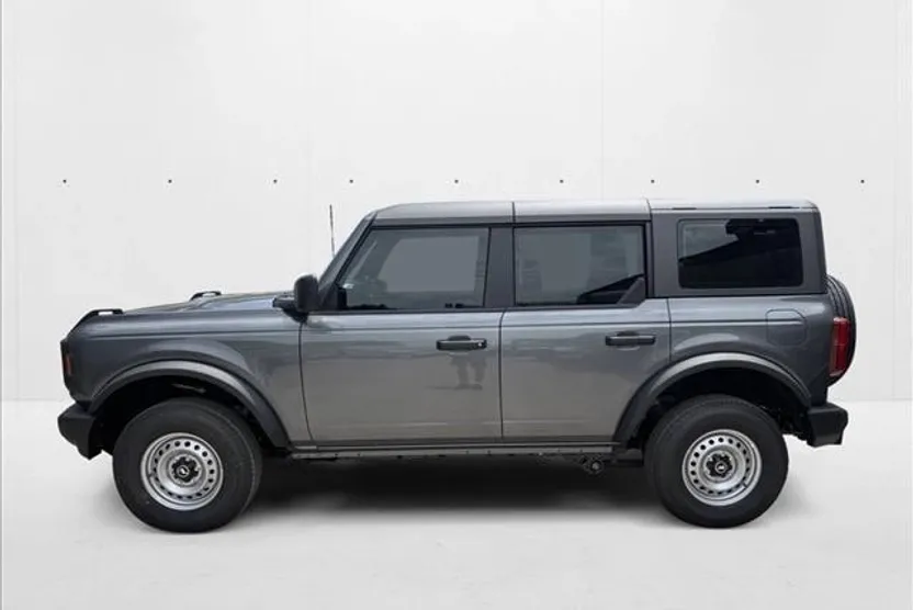 2025 Ford Bronco Base photo 1