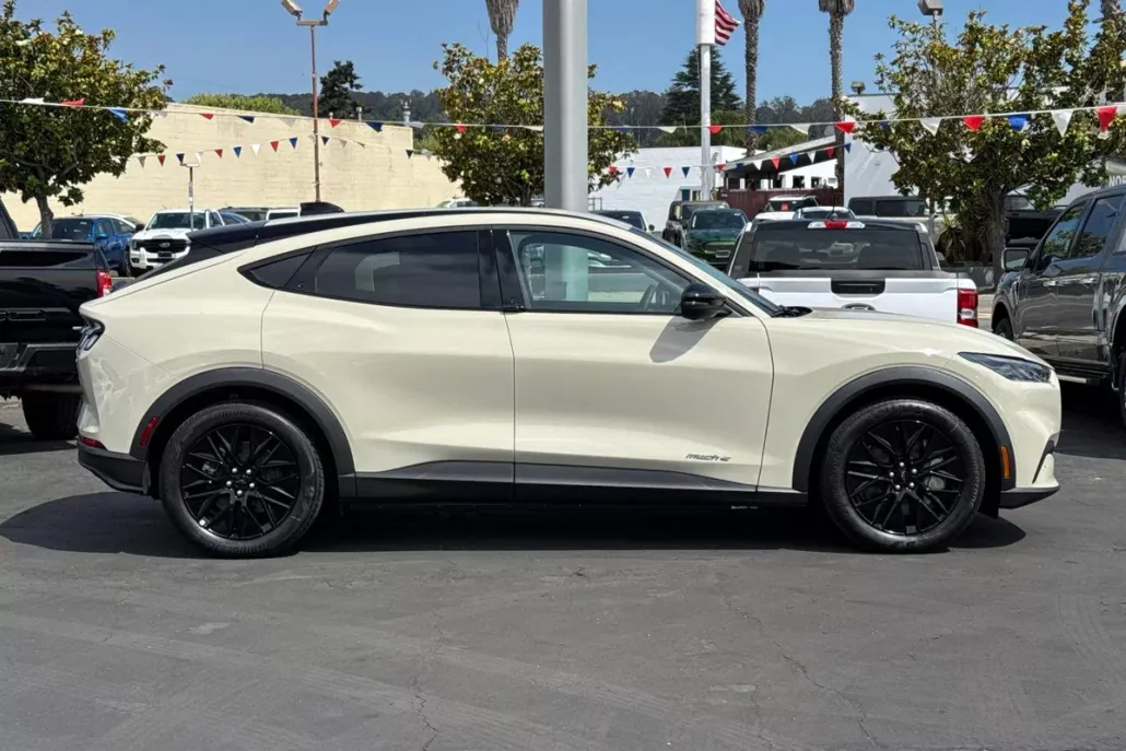 2025 Ford Mustang Mach-E Select photo 1