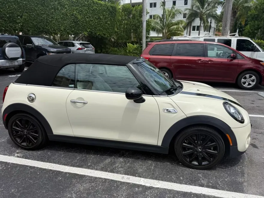 2019 Mini Cooper Convertible S photo 1