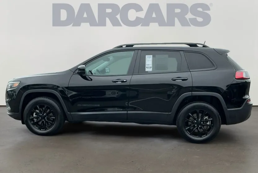 2023 Jeep Cherokee Altitude photo 1