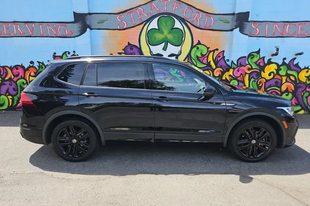 2022 Volkswagen Tiguan SE R-Line Black photo 1