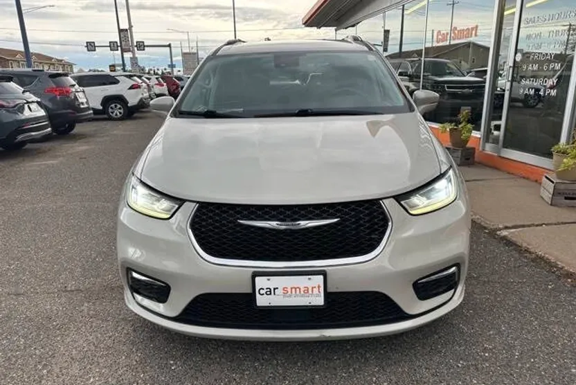 2021 Chrysler Pacifica Touring L photo 1