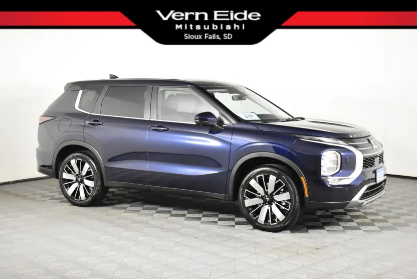 2025 Mitsubishi Outlander SE photo 1