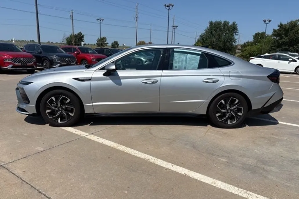 2024 Hyundai Sonata SEL photo 1