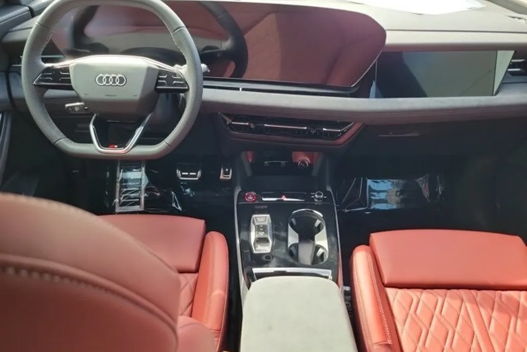 2025 Audi e-tron Prestige photo 1
