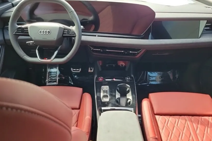2025 Audi e-tron Prestige photo 1