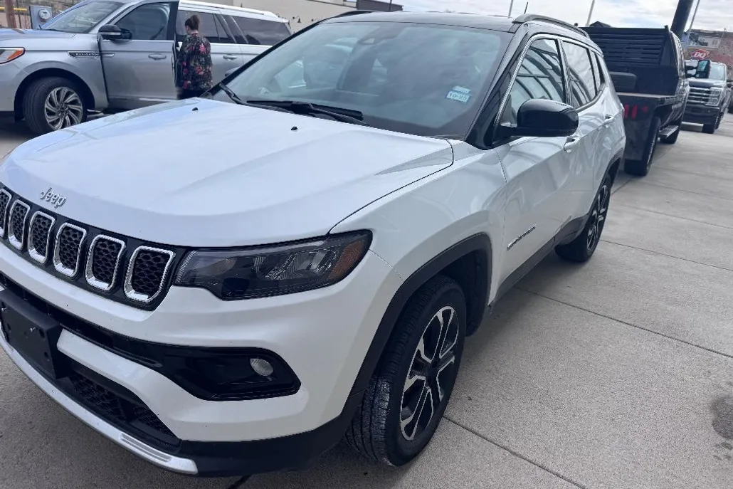 2024 Jeep Compass Limited photo 1