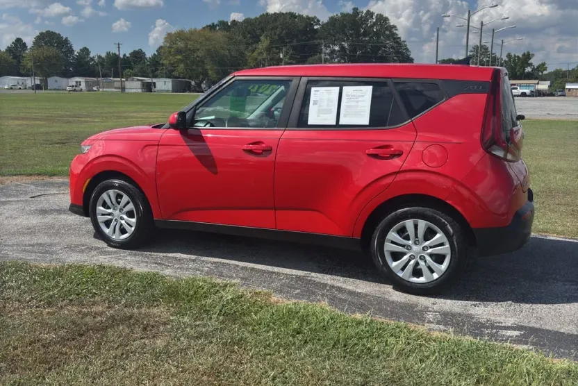 2021 Kia Soul LX photo 1