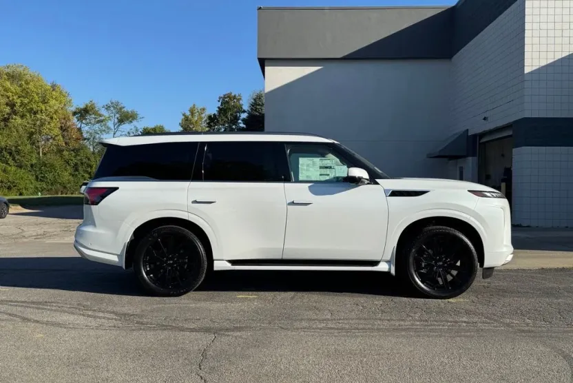 2026 Infiniti QX80 Luxe photo 1