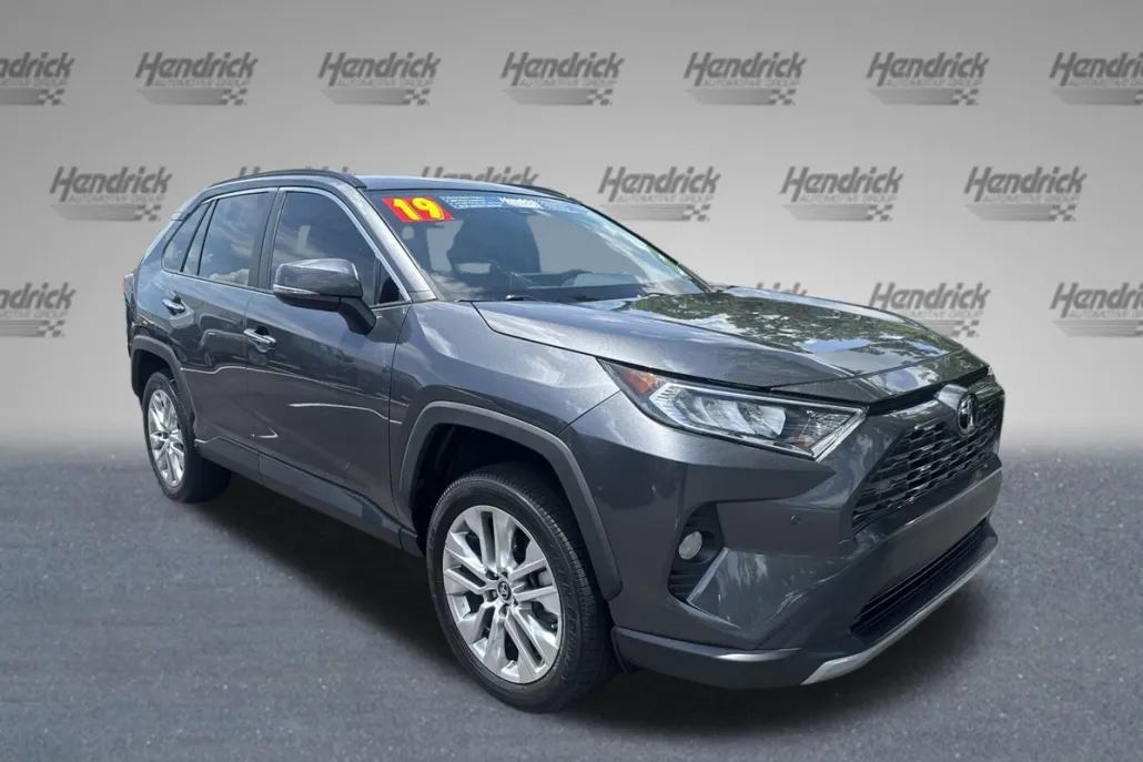 2019 Toyota RAV4 Limited photo 1