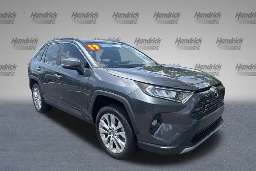 2019 Toyota RAV4 Limited photo 1