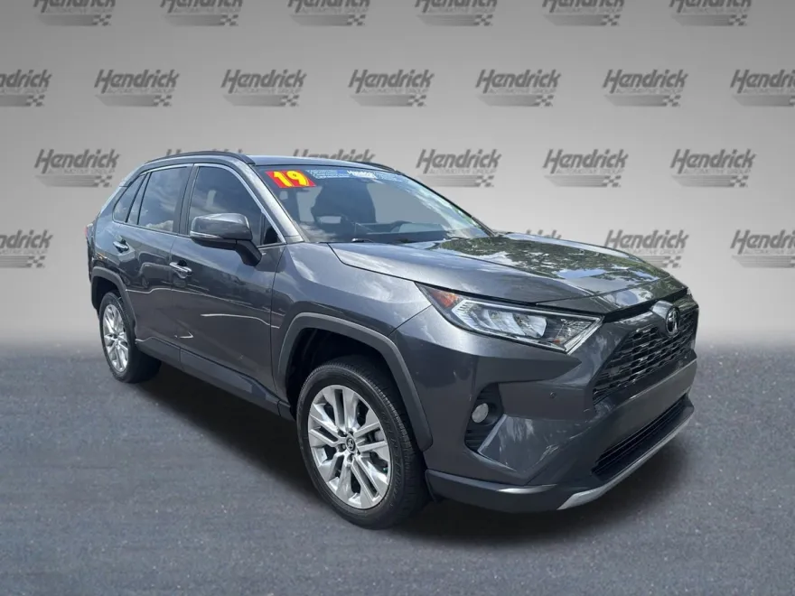2019 Toyota RAV4 Limited photo 1