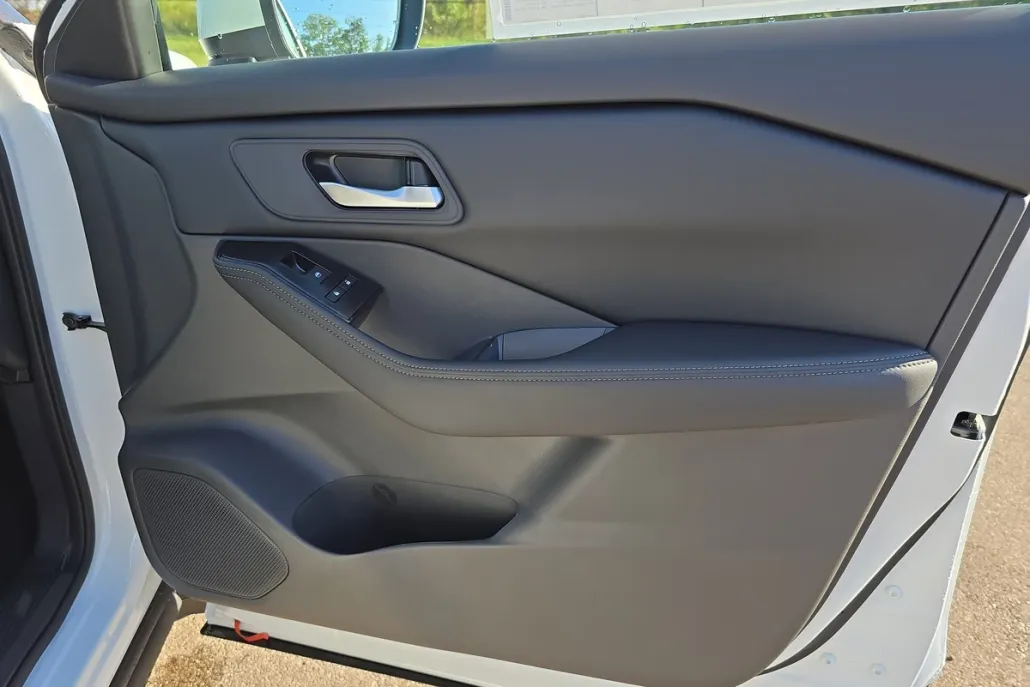 2026 Nissan Rogue SV photo 1