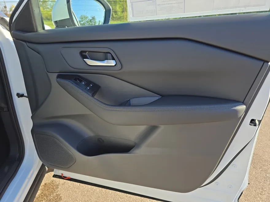 2026 Nissan Rogue SV photo 1