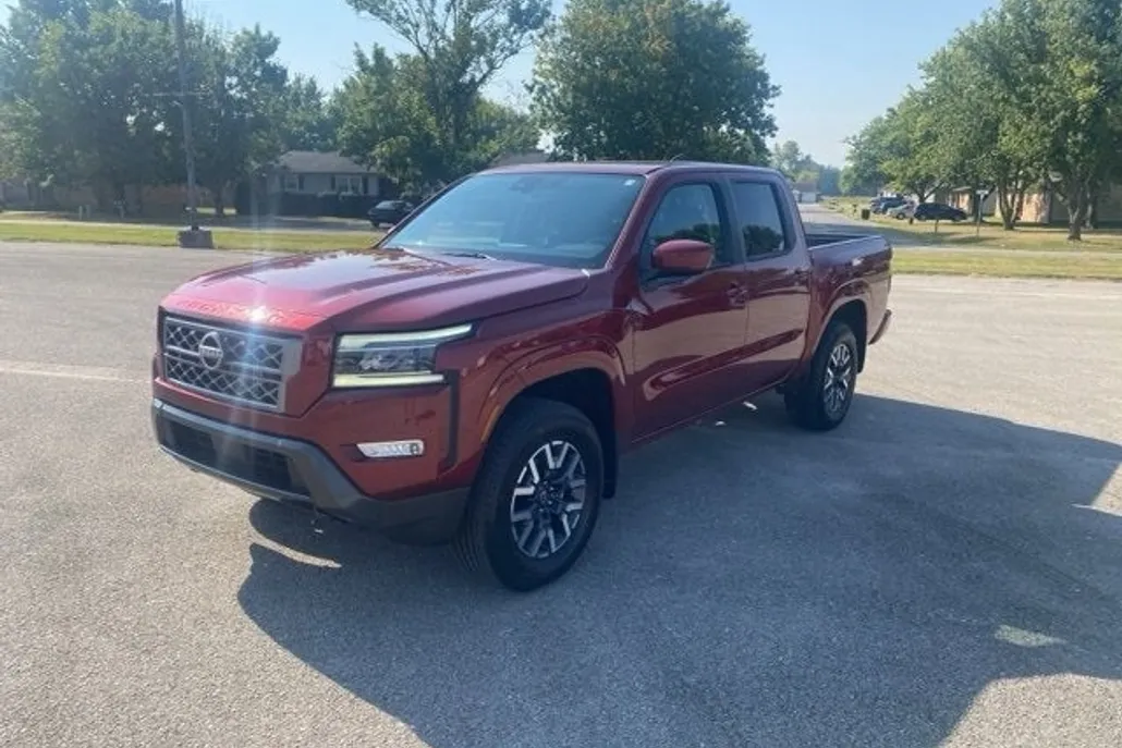 2024 Nissan Frontier SL photo 1
