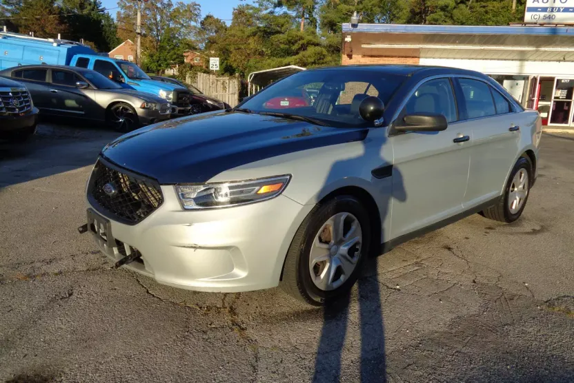 2017 Ford Taurus photo 1