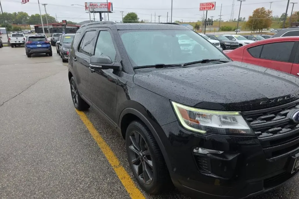 2019 Ford Explorer XLT photo 1