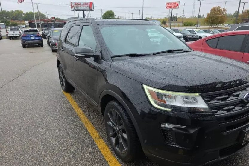 2019 Ford Explorer XLT photo 1