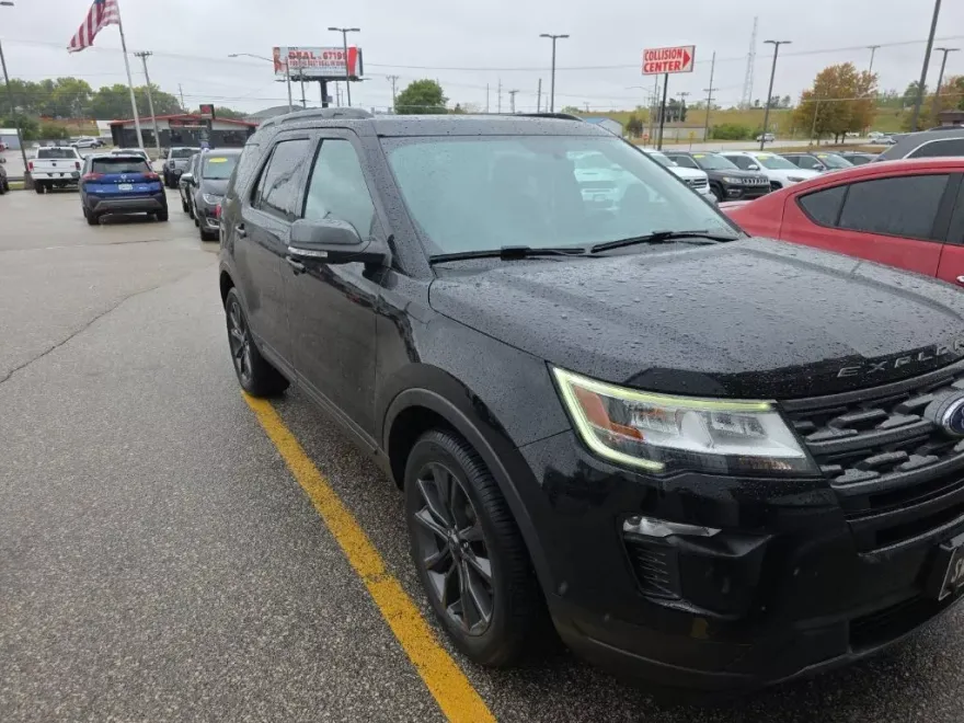 2019 Ford Explorer XLT photo 1