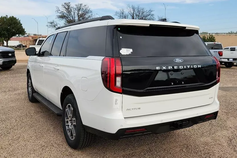 2025 Ford Expedition MAX photo 1