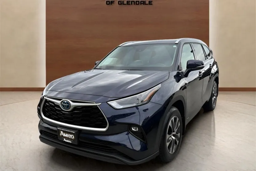 2022 Toyota Highlander Hybrid XLE photo 1