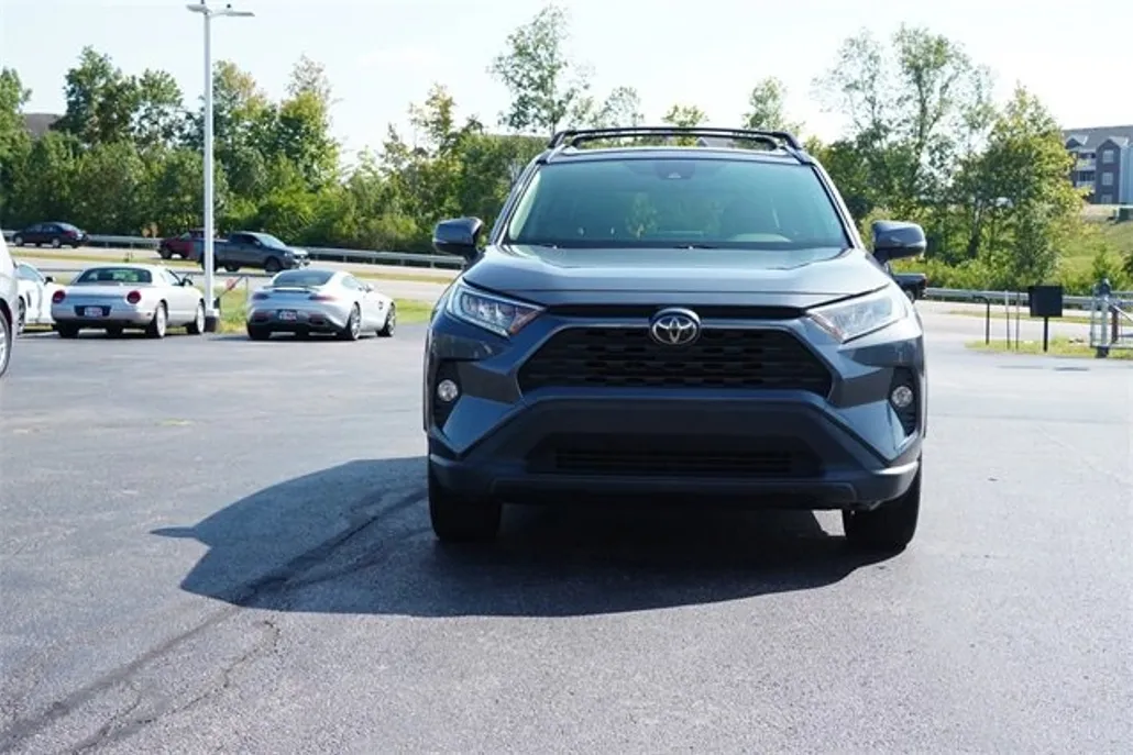 2019 Toyota RAV4 XLE Premium photo 1