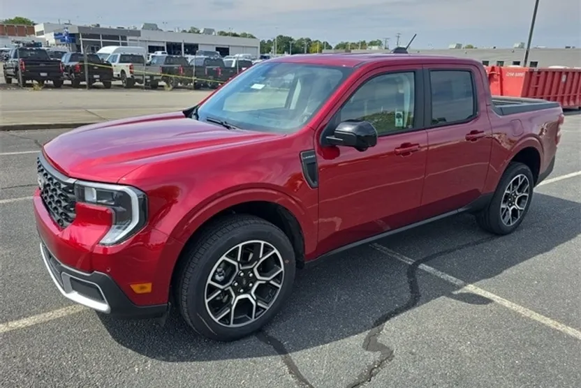 2025 Ford Maverick Lariat photo 1
