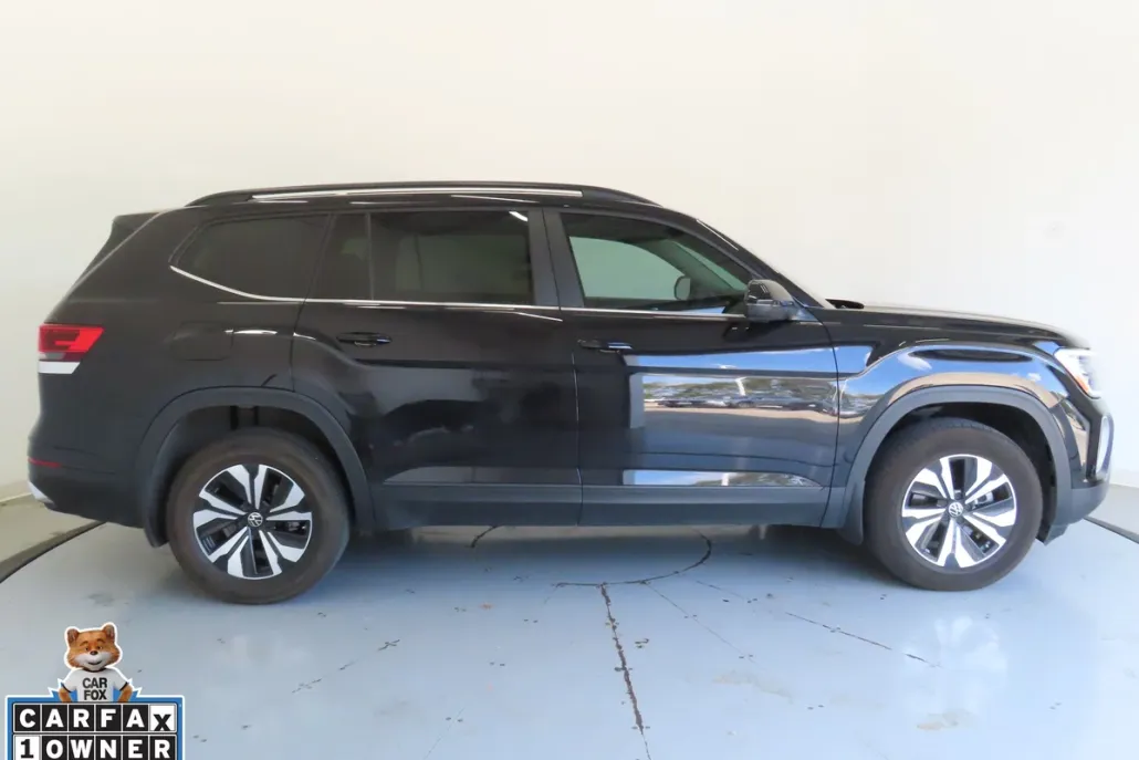 2024 Volkswagen Atlas SE photo 1