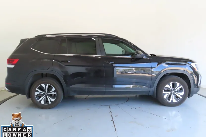 2024 Volkswagen Atlas SE photo 1
