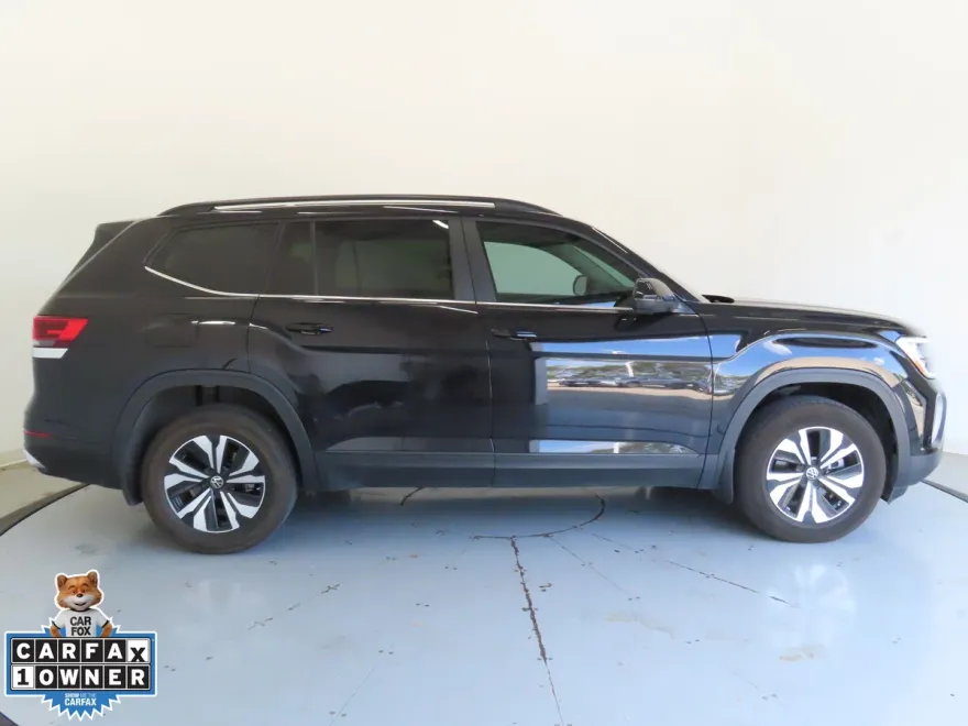 2024 Volkswagen Atlas SE photo 1