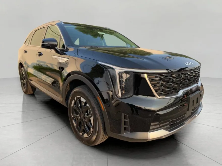 2024 Kia Sorento S photo 1