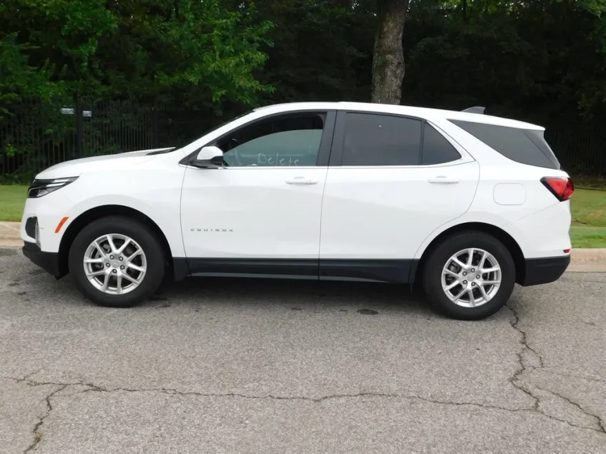 2024 Chevrolet Equinox LT photo 1