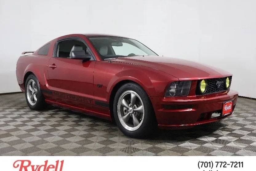 2005 Ford Mustang GT Deluxe photo 1