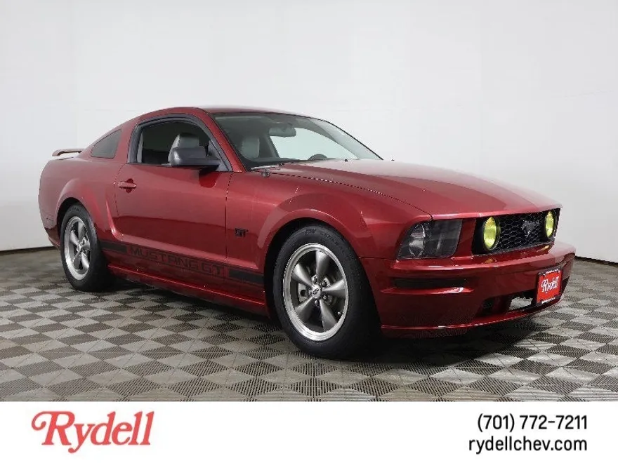 2005 Ford Mustang GT Deluxe photo 1