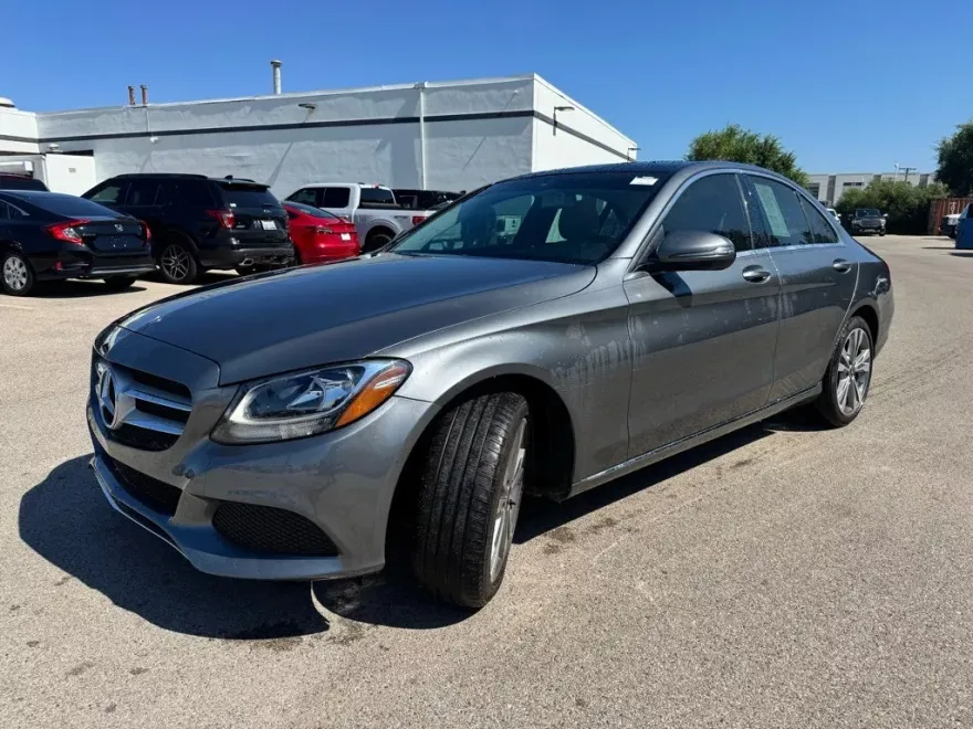 2017 Mercedes Benz C 300 4MATIC Sedan photo 1