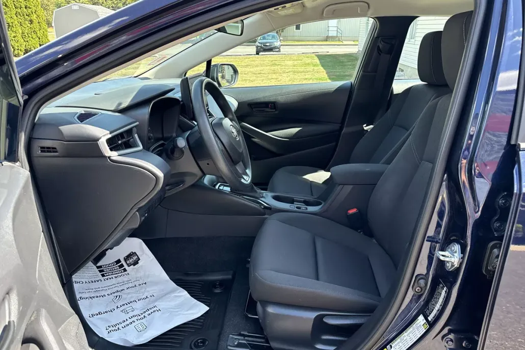 2024 Toyota Corolla LE photo 1