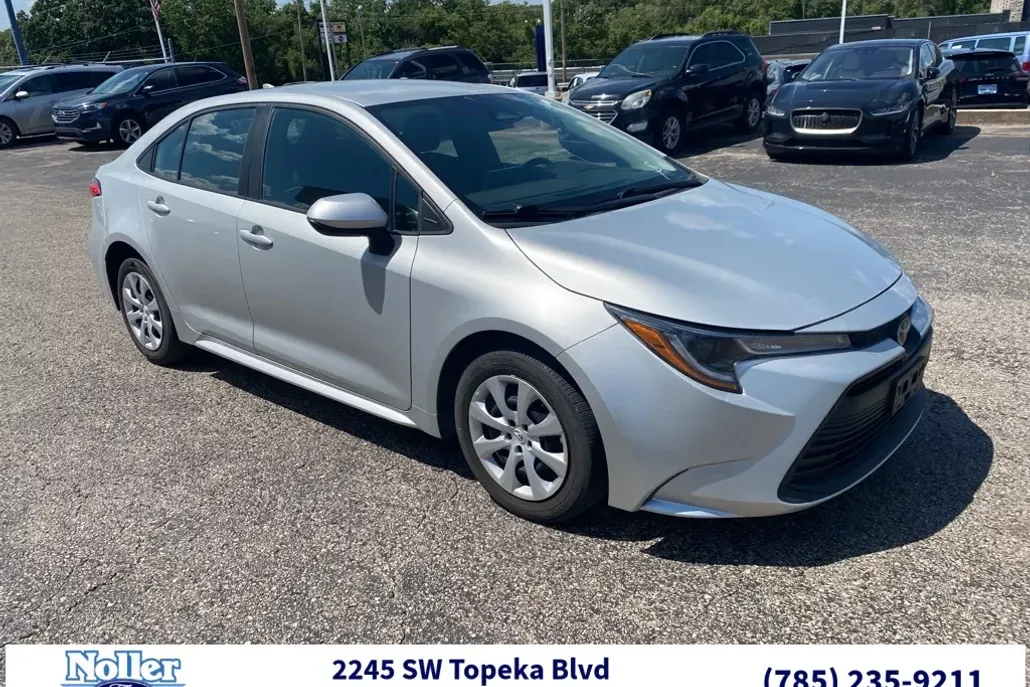 2023 Toyota Corolla LE photo 1