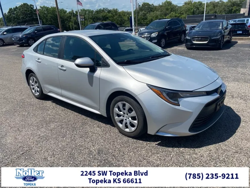 2023 Toyota Corolla LE photo 1