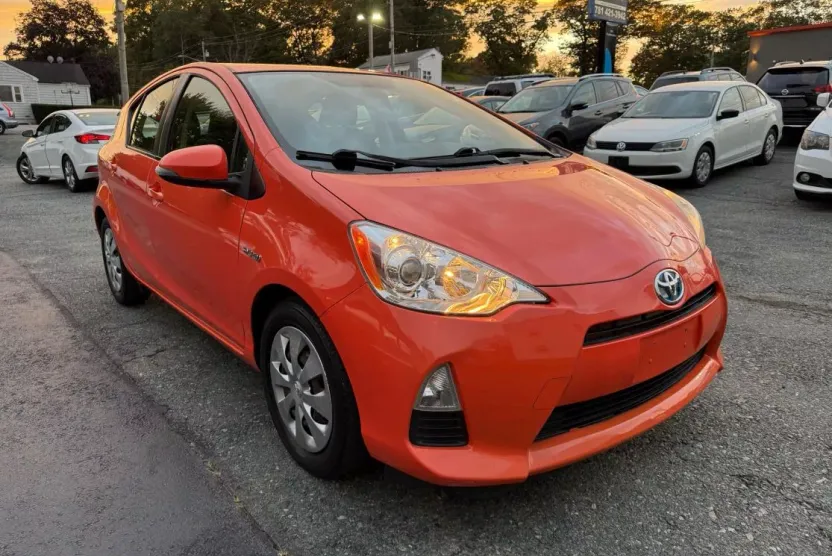 2013 Toyota Prius C Two photo 1