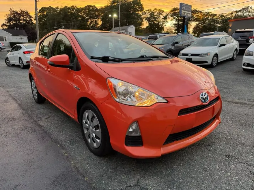 2013 Toyota Prius C Two photo 1