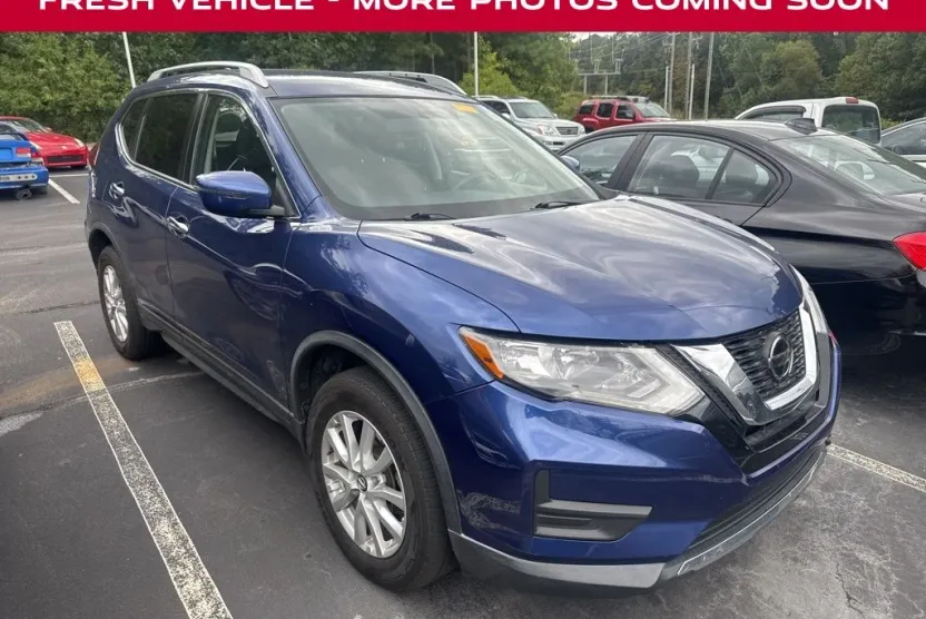 2018 Nissan Rogue SV photo 1