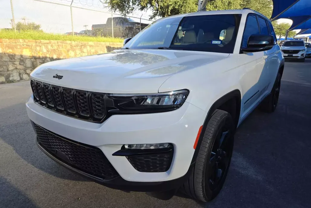 2023 Jeep Grand Cherokee Limited photo 1