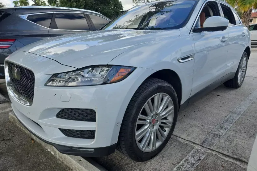 2020 Jaguar F-PACE Portfolio Edition photo 1