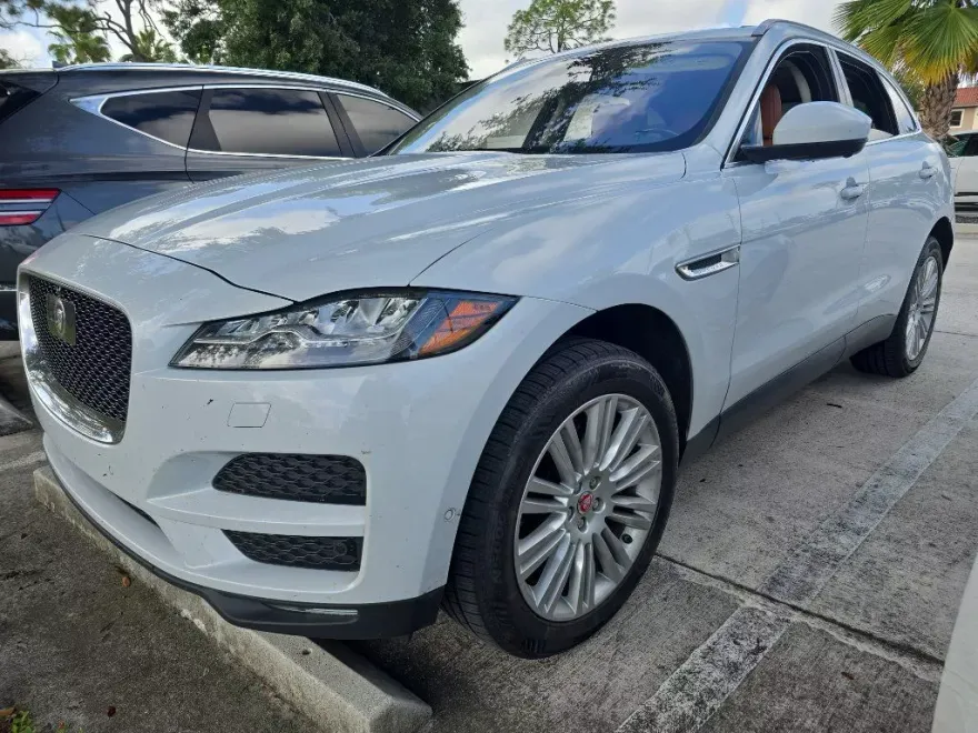 2020 Jaguar F-PACE Portfolio Edition photo 1