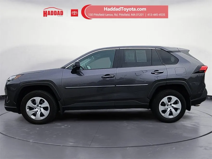 2024 Toyota RAV4 LE photo 1