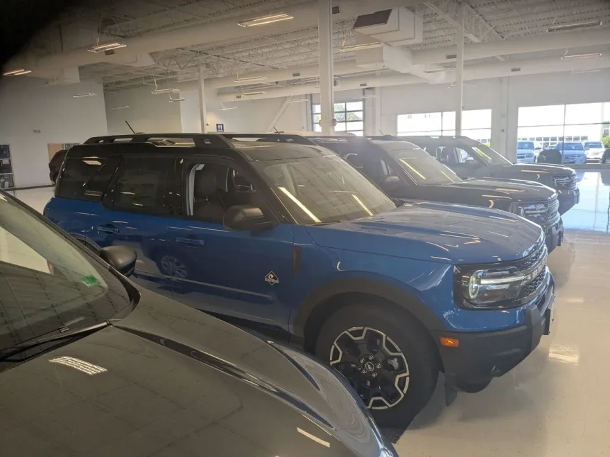 2025 Ford Bronco Sport Outer Banks photo 1