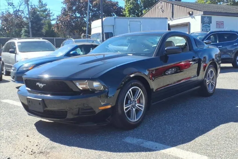 2011 Ford Mustang V6 Premium photo 1