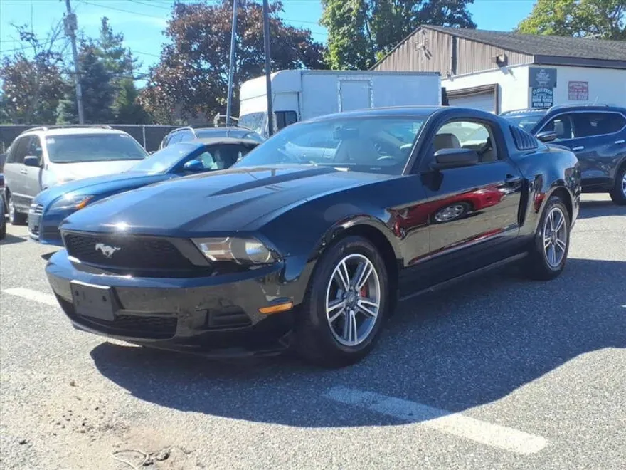 2011 Ford Mustang V6 Premium photo 1